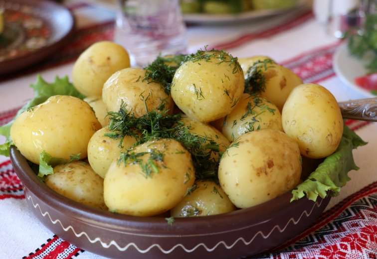 Steamed new potatoes